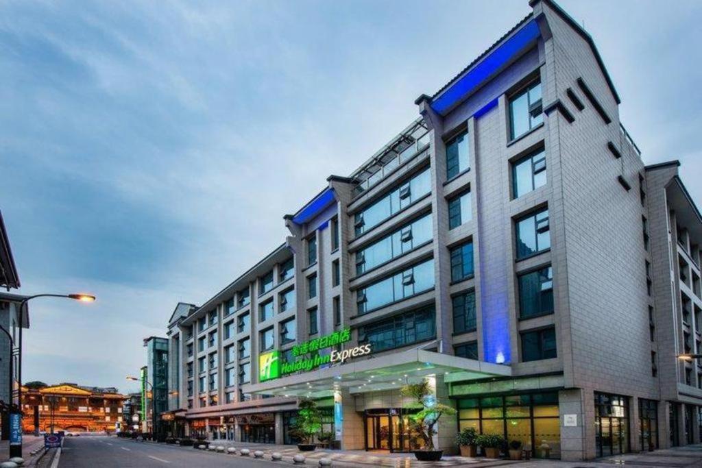 Holiday Inn Express Dujiangyan Ancient City By Ihg Guankou Exterior foto